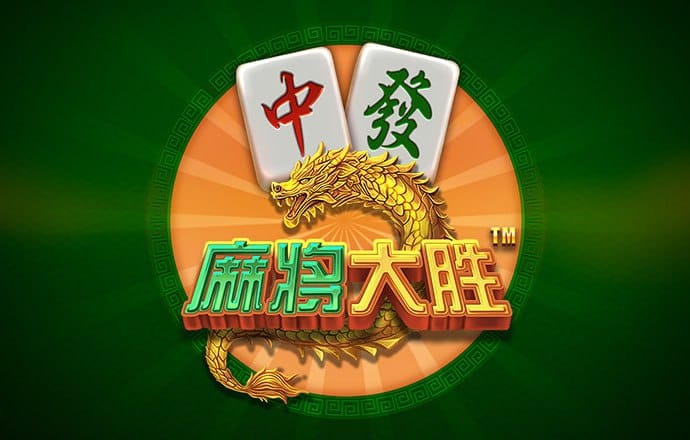卓仕琳的地库大片：黑色蕾丝吊带裙与无框眼镜的完美搭配！